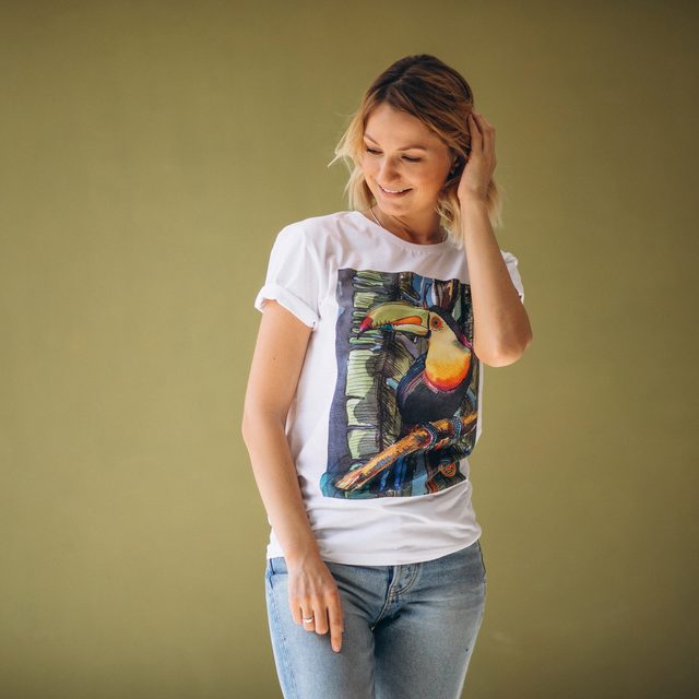 Remera con estampa a todo color