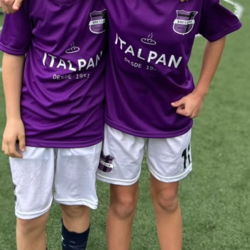 Camisetas de fútbol sublimadas con escudo y sponsor